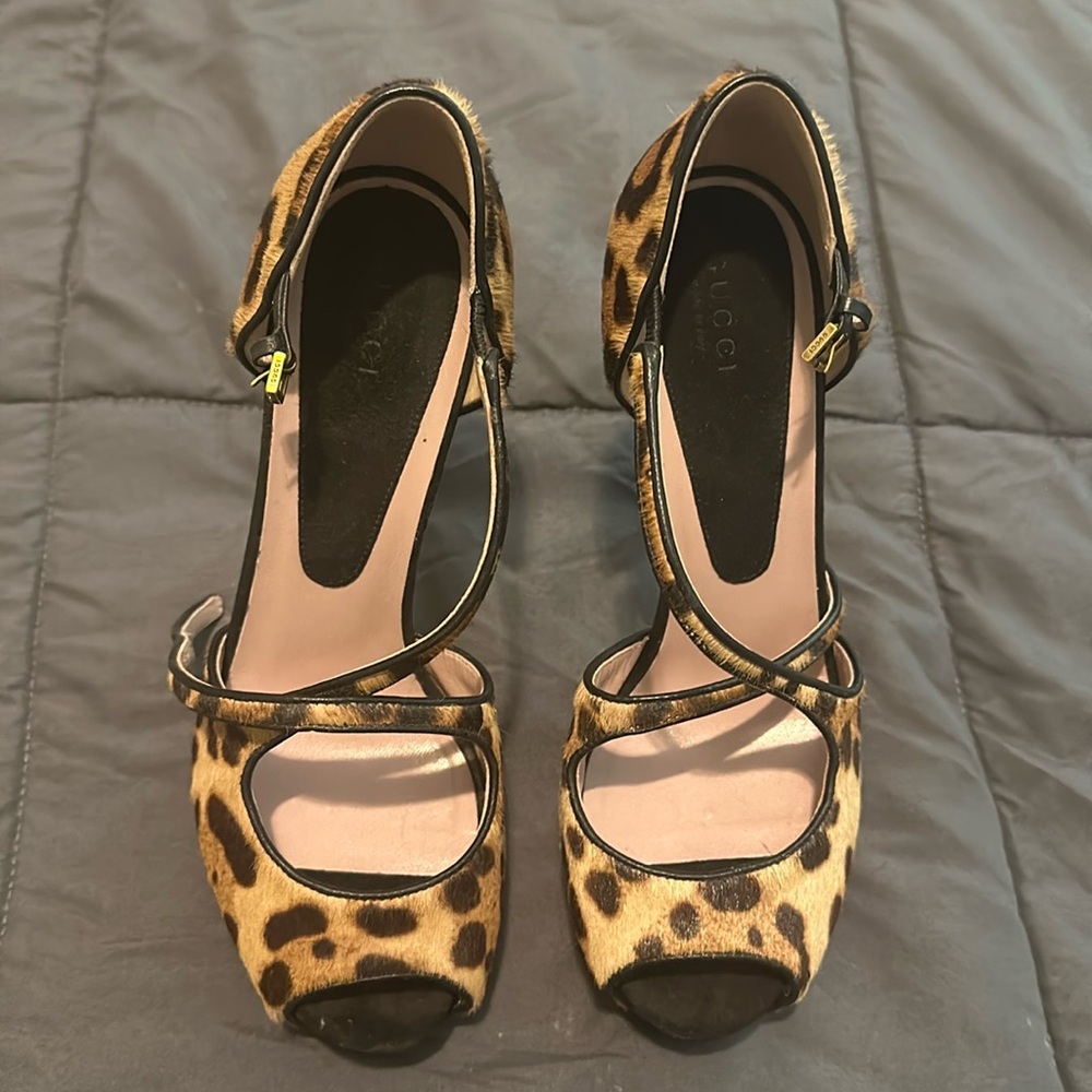 Leopard print Gucci shoes